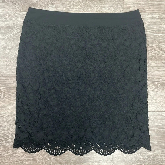 NWOT J. Jill Wearever Collection Black Scalloped Hem Pull On Pencil Skirt L - Picture 3 of 13